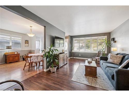 207 Laurentian Drive, Kitchener, ON - Indoor Photo Showing Living Room