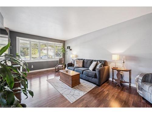 207 Laurentian Drive, Kitchener, ON - Indoor Photo Showing Living Room