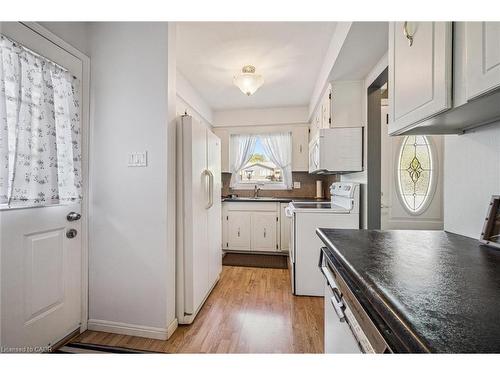 207 Laurentian Drive, Kitchener, ON - Indoor Photo Showing Kitchen