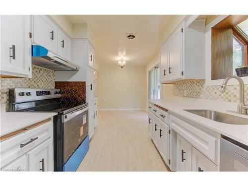 88 Ellis Crescent S, Waterloo, ON - Indoor Photo Showing Kitchen