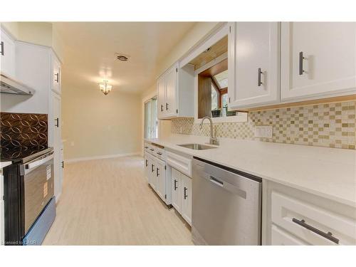 88 Ellis Crescent S, Waterloo, ON - Indoor Photo Showing Kitchen With Upgraded Kitchen