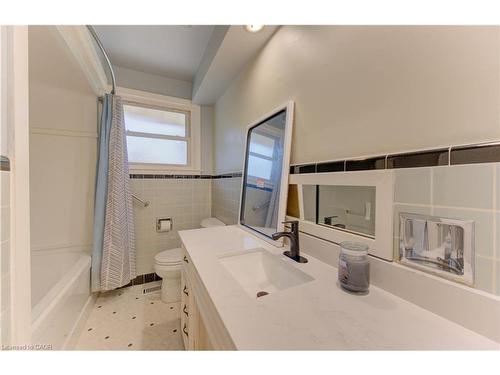 88 Ellis Crescent S, Waterloo, ON - Indoor Photo Showing Bathroom