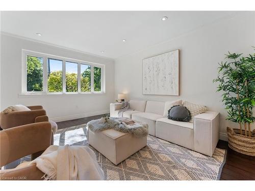 103 Wise Crescent, Hamilton, ON - Indoor Photo Showing Living Room