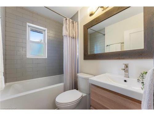 103 Wise Crescent, Hamilton, ON - Indoor Photo Showing Bathroom