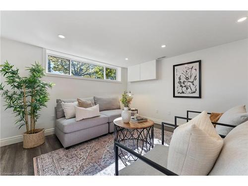 103 Wise Crescent, Hamilton, ON - Indoor Photo Showing Living Room