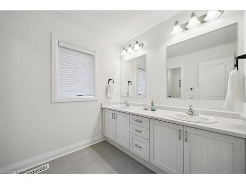 96 Nathalie Street, Kitchener, ON - Indoor Photo Showing Bathroom