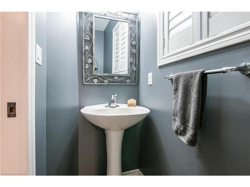 105 Captain Mccallum Drive, New Hamburg, ON - Indoor Photo Showing Bathroom