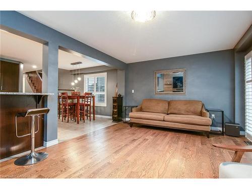 105 Captain Mccallum Drive, New Hamburg, ON - Indoor Photo Showing Living Room