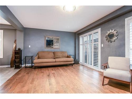 105 Captain Mccallum Drive, New Hamburg, ON - Indoor Photo Showing Living Room