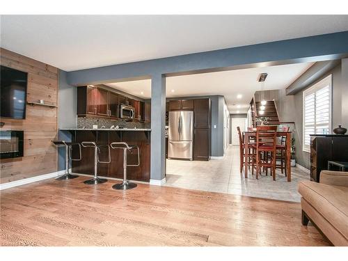 105 Captain Mccallum Drive, New Hamburg, ON - Indoor Photo Showing Living Room