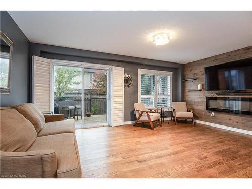 105 Captain Mccallum Drive, New Hamburg, ON - Indoor Photo Showing Living Room