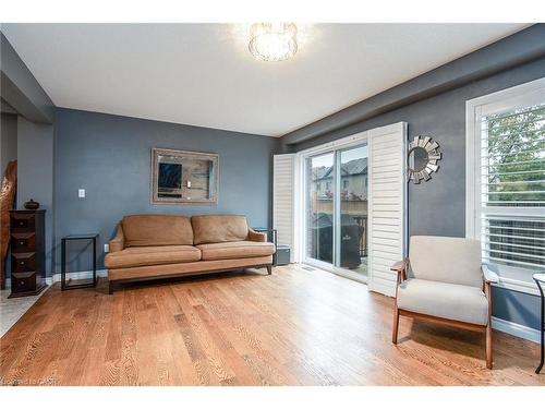 105 Captain Mccallum Drive, New Hamburg, ON - Indoor Photo Showing Living Room