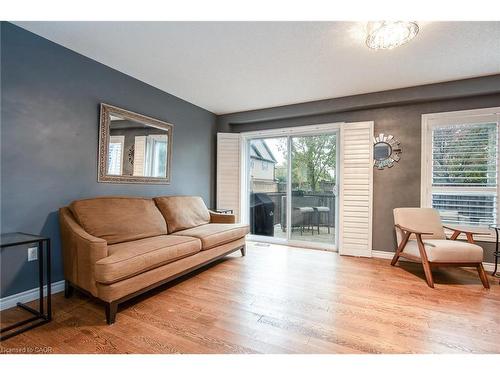 105 Captain Mccallum Drive, New Hamburg, ON - Indoor Photo Showing Living Room