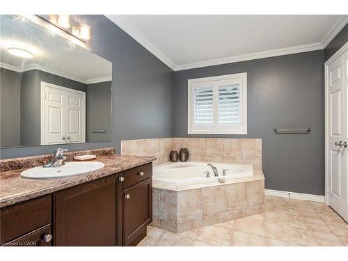 105 Captain Mccallum Drive, New Hamburg, ON - Indoor Photo Showing Bathroom