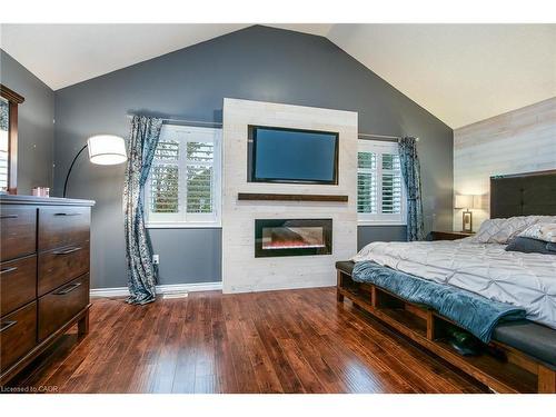 105 Captain Mccallum Drive, New Hamburg, ON - Indoor Photo Showing Bedroom