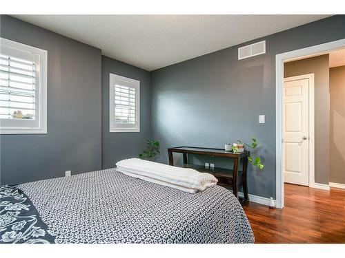 105 Captain Mccallum Drive, New Hamburg, ON - Indoor Photo Showing Bedroom