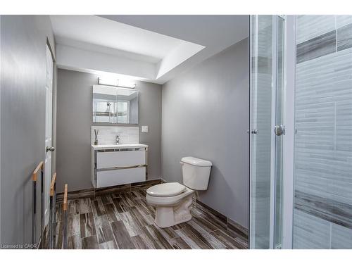 105 Captain Mccallum Drive, New Hamburg, ON - Indoor Photo Showing Bathroom