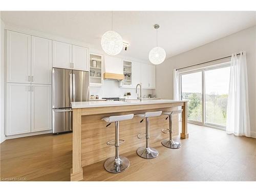 200 Benninger Drive, Kitchener, ON - Indoor Photo Showing Kitchen