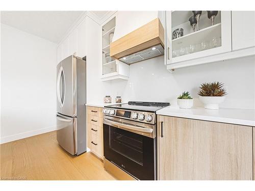 200 Benninger Drive, Kitchener, ON - Indoor Photo Showing Kitchen