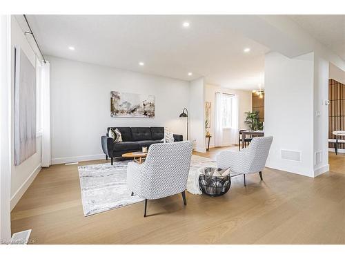 200 Benninger Drive, Kitchener, ON - Indoor Photo Showing Living Room