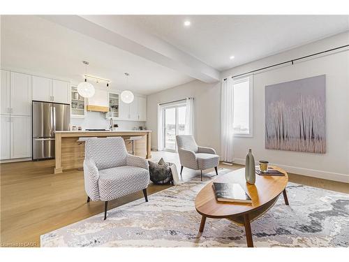 200 Benninger Drive, Kitchener, ON - Indoor Photo Showing Living Room