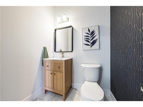 200 Benninger Drive, Kitchener, ON - Indoor Photo Showing Bathroom