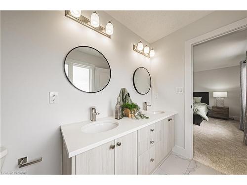 200 Benninger Drive, Kitchener, ON - Indoor Photo Showing Bathroom