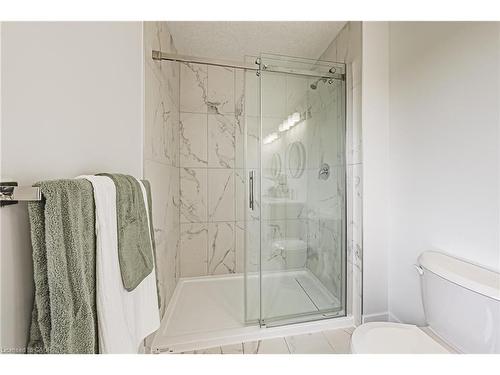 200 Benninger Drive, Kitchener, ON - Indoor Photo Showing Bathroom