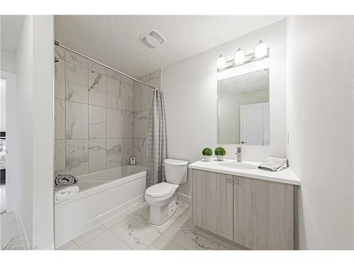 200 Benninger Drive, Kitchener, ON - Indoor Photo Showing Bathroom