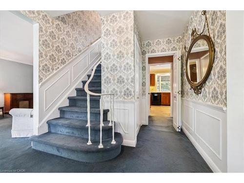 222 Strathcona Drive, Burlington, ON - Indoor Photo Showing Other Room