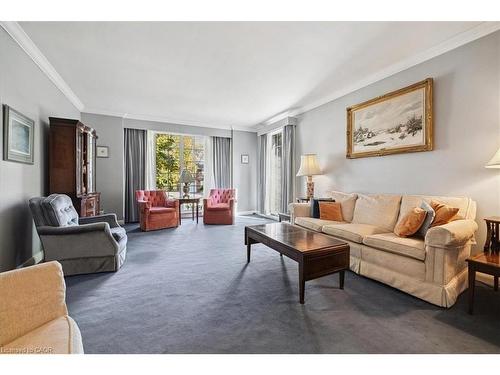 222 Strathcona Drive, Burlington, ON - Indoor Photo Showing Living Room
