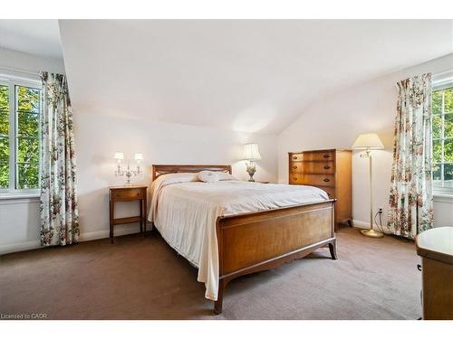 222 Strathcona Drive, Burlington, ON - Indoor Photo Showing Bedroom