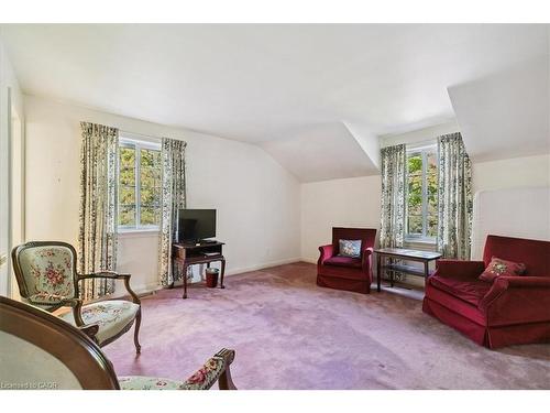 222 Strathcona Drive, Burlington, ON - Indoor Photo Showing Living Room