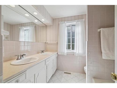 222 Strathcona Drive, Burlington, ON - Indoor Photo Showing Bathroom