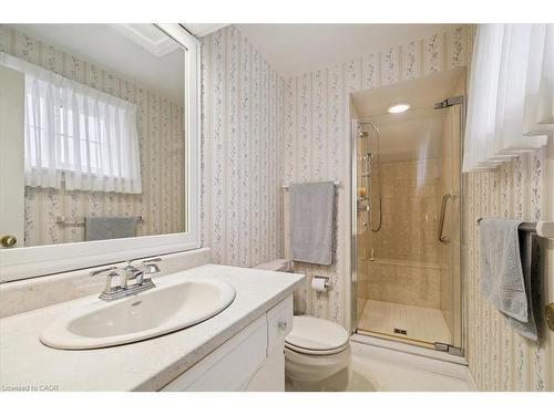 222 Strathcona Drive, Burlington, ON - Indoor Photo Showing Bathroom