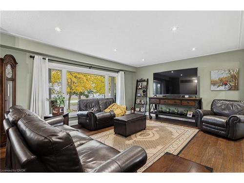 2116 Binbrook Road E, Hamilton, ON - Indoor Photo Showing Living Room