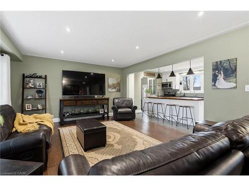 2116 Binbrook Road E, Hamilton, ON - Indoor Photo Showing Living Room
