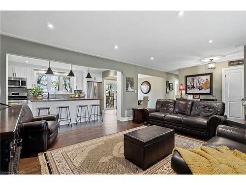 2116 Binbrook Road E, Hamilton, ON - Indoor Photo Showing Living Room
