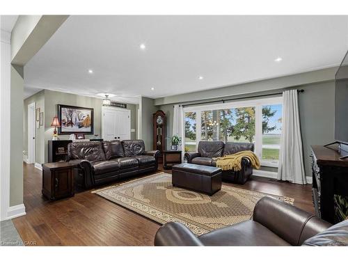 2116 Binbrook Road E, Hamilton, ON - Indoor Photo Showing Living Room