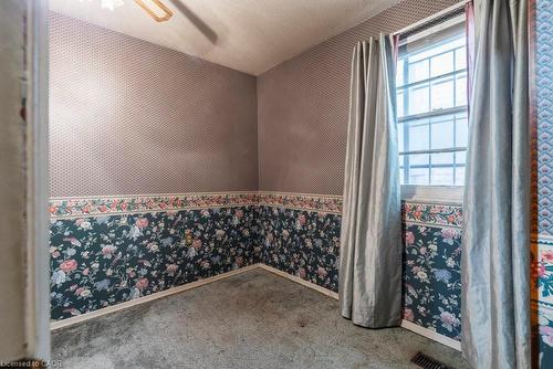 19 Blythe Street, Hamilton, ON - Indoor Photo Showing Other Room