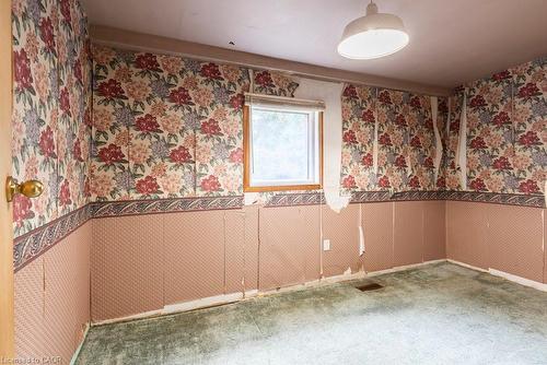 19 Blythe Street, Hamilton, ON - Indoor Photo Showing Other Room