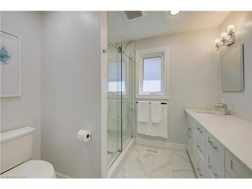 439 Northlake Drive, Waterloo, ON - Indoor Photo Showing Bathroom