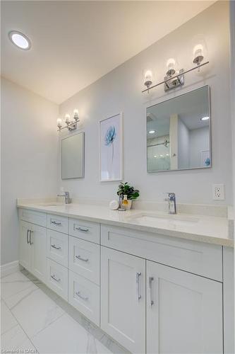 439 Northlake Drive, Waterloo, ON - Indoor Photo Showing Bathroom