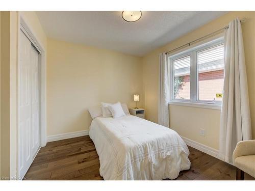 439 Northlake Drive, Waterloo, ON - Indoor Photo Showing Bedroom