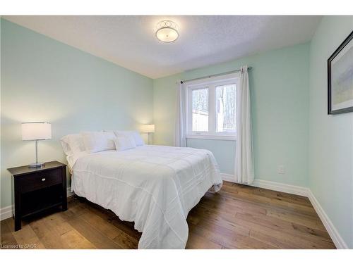 439 Northlake Drive, Waterloo, ON - Indoor Photo Showing Bedroom