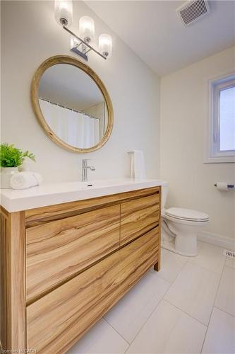 439 Northlake Drive, Waterloo, ON - Indoor Photo Showing Bathroom