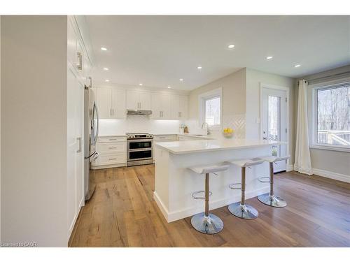 439 Northlake Drive, Waterloo, ON - Indoor Photo Showing Kitchen With Upgraded Kitchen