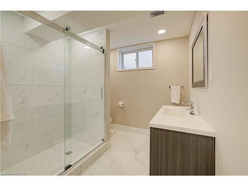 439 Northlake Drive, Waterloo, ON - Indoor Photo Showing Bathroom