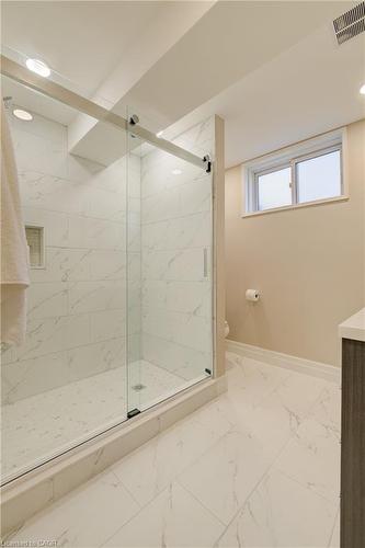 439 Northlake Drive, Waterloo, ON - Indoor Photo Showing Bathroom