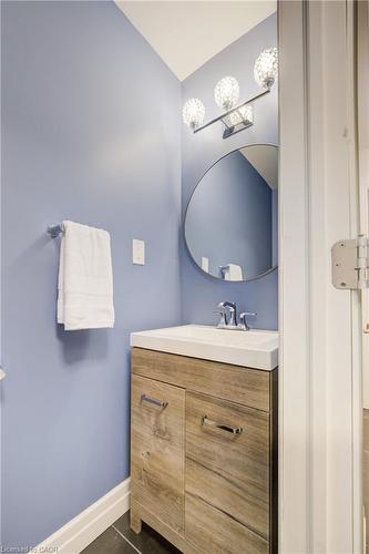 439 Northlake Drive, Waterloo, ON - Indoor Photo Showing Bathroom